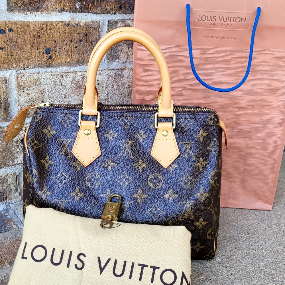 SOLD LOUIS VUITTON  Speedy 25